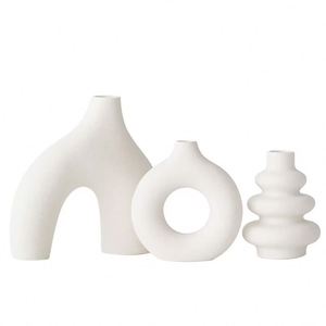Juego de 3 Jarrones de Cerámica Blancos Estilo Boho, Diseño Geométrico Redondo, Acabado Mate Bisque para Decoración de Centro de Mesa o Estante de Sala de Estar - Product Image 3