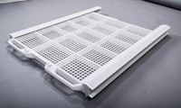 Plancher à lamelles blanc en plastique stable pour cages à poulets de chair automatiques