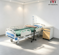 Lit médical manuel 3 fonctions économique MT avec têtes et pieds de lit en ABS et 4 barrières de sécurité