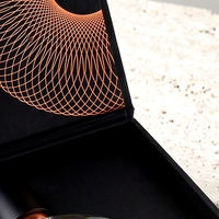 Boîte à parfum rigide noire magnétique sur mesure de luxe, style livre, ouverture latérale, présentation pour emballage de parfum personnalisé