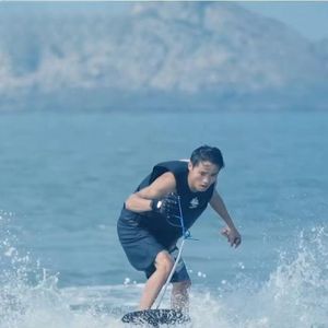 Tabla de Surf Motorizada Unisex de 72V 50A con Certificación CE, MSDS y UN38.3, con ODM/OEM para Deportes Acuáticos, Motor H5-F para Tabla de Surf en Venta - Product Image 2
