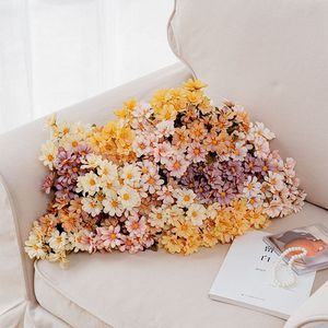 Bouquet de marguerites artificielles Yifeng, arrangement floral en soie pour la décoration de la maison et des mariages, art floral élégant - Product Image 3
