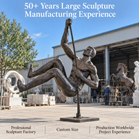 Sculpture de grimpeur en bronze, statue en laiton sur mesure grandeur nature, finition antique artisanale, décoration extérieure durable pour parcs, hôtels et places publiques