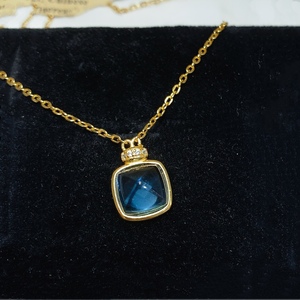 Collar con Colgante de Plata de Ley 925 con Piedra Preciosa Cuadrada de Topacio Azul Londres Natural de 8 mm Hecha a Mano - Product Image 5