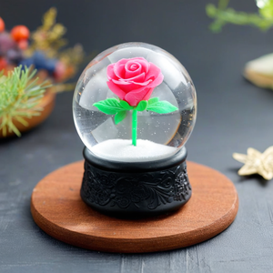 Led ışıkları ile romantik yıldönümü hediyesi reçine gül kar küresi sevgililer hediye kartopu özel toptan - Product Image 2