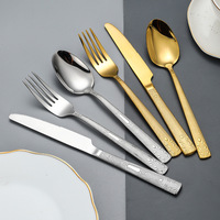 Ensemble de couteau, fourchette et cuillère en acier inoxydable, finition miroir, design moderne, manche carré. Ensemble de 4 couteaux à steak pour cuisine occidentale, coffret cadeau