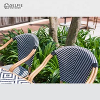 Ensemble de meubles de patio de villa moderne de luxe avec structure en aluminium et chaises et tables en tissu Textilene PVC de marque Selfie pour cour