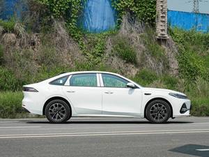 2025 Geely Galaxy A7รถพลังงานใหม่ซีดานระดับ4x4ไฮบริดที่มีระยะทางไกล150กม. ไฟฟ้า erev LHD สำหรับขาย - Product Image 4