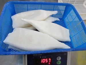 Sản Xuất Tại Trung Quốc Tùy Chỉnh Vòng Đầu Tiên Trên Da Đông Lạnh Tươi Mực Ống Cá U5 U7 U10 Đầu Tắt - Product Image 2