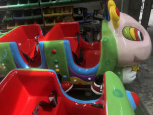 Mini <span class=keywords><strong>train</strong></span> électrique 8 places pour enfants parc d'attractions sur le thème des fourmis activité de plein air jeu de <span class=keywords><strong>train</strong></span> parfait pour les enfants - Product Image 5