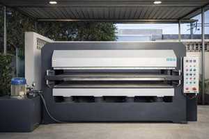 เครื่องกดแผ่นไฮดรอลิกอัตโนมัติแบบ 2 หัว ขนาด 1.2x2.4 เมตร สำหรับงานขึ้นรูปอุตสาหกรรม ยอดนิยม มีจำหน่าย - Product Image 2