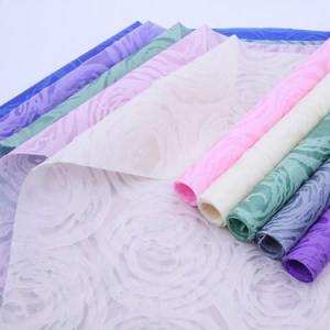 Nouvelle collection de feuilles de plastique d'emballage de bouquet de roses papier d'emballage de fleurs - Product Image 2