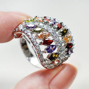 Anello di Lusso con Zirconi Colorati a Forma di Marquise per Donne, Elegante Gioiello da Dito alla Moda - Product Image 3