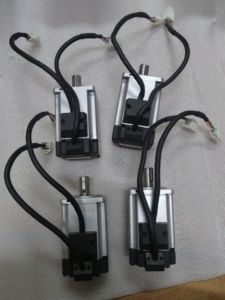มอเตอร์ AC รุ่น LANSI Fit สำหรับ R88M-G40030T-S2 G-Series กำลังไฟ 400 วัตต์ แรงดันไฟฟ้า 200 โวลต์กระแสสลับ ความเร็วรอบ 1.3 นิวตันเมตร ของแท้ใหม่เอี่ยม - Product Image 4