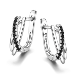 Orecchini a Clip da Donna Minimalisti con Micro Cristalli Pavé, Eleganti Gioielli Stile Street Fashion - Product Image 1