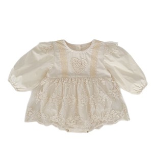 Nouvelle collection Printemps 2026 : Barboteuse bébé élégante à manches longues en dentelle, motif floral, en mélange coton-polyester, polyvalente pour les sorties - Product Image 5