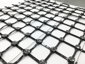 หน้าจอ LED แบบกริด 3 ซม. DMX512 สำหรับใช้งานกลางแจ้ง ป้ายดิจิทัลสำหรับลิฟต์ รองรับการเชื่อมต่อแบบ Breakpoint Continuation ความสว่าง 2500-4000cd รับประกัน 3 ปี - Product Image 6