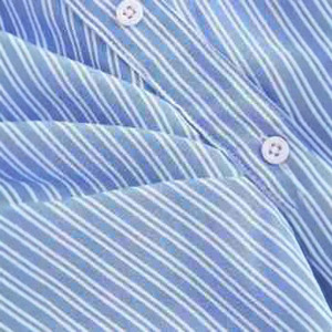 <span class=keywords><strong>Camicia</strong></span> Asimmetrica <span class=keywords><strong>a</strong></span> Maniche Lunghe da <span class=keywords><strong>Donna</strong></span> con <span class=keywords><strong>Righe</strong></span> Verticali Blu <span class=keywords><strong>e</strong></span> Bianche, Design Irregolare alla Moda - Product Image 4