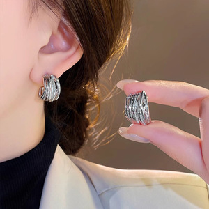 Orecchini a perno da donna con texture minimalista, design a croce multistrato, stile moderno di alta gamma, idea regalo - Product Image 5