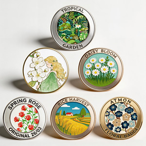 Pin de Solapa Metálico Vintage con Diseño Floral, Bañado en Oro, Esmalte Duro, Circular, Artístico y Coleccionable - Product Image 6