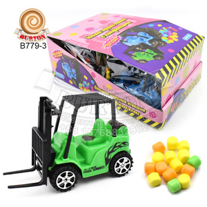 Jouet de voiture grue verte délicieux avec bonbon comprimé coloré doux dans la boîte d'affichage - Product Image 4