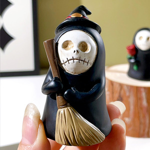 Halloween Resin Ghost Ornaments Skull Shape Desktop Decor Indoor Decoration Small Craft Gift For Halloween - Product Image 3
