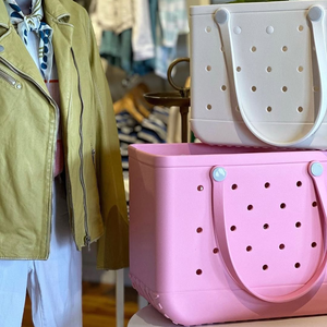 Sac de plage en EVA style cabas en caoutchouc avec trous pour breloques DIY, couleur personnalisable pour femme, idéal pour la piscine, les voyages, l'été, les sorties et le shopping, vente en gros - Product Image 1