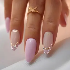 Puntas de manicura francesa degradadas Hermosas uñas desteñidas naturales con clase Diseñado prensa larga y lisa en las uñas