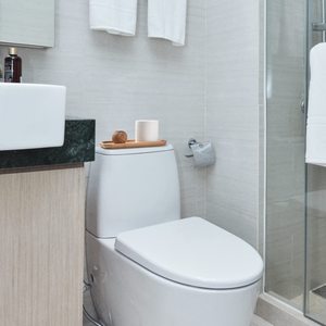 صينية تنظيم متعددة الوظائف مستدامة ومتينة ومحمولة للطاولة من الخيزران بطبقة واحدة - Product Image 6