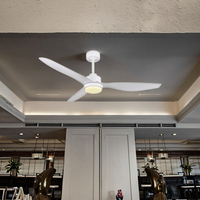 Ventilateur de plafond de lustres LED de marque propre pratique avec des lames en plastique ABS télécommande de moteur à courant continu pour l'application d'hôtels d'intérieur