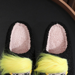Pantofole a Forma di Mostro Verde Peloso per Uomo e Donna, Calde e Antiscivolo per l'Inverno e Natale, in Tessuto Jacquard per Interni - Product Image 5