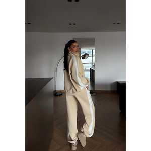 Survêtement Gionna pour le sport, coupe-vent et respirant, idéal pour l'entraînement et le jogging, confortable, style streetwear avec logo imprimé - Product Image 1