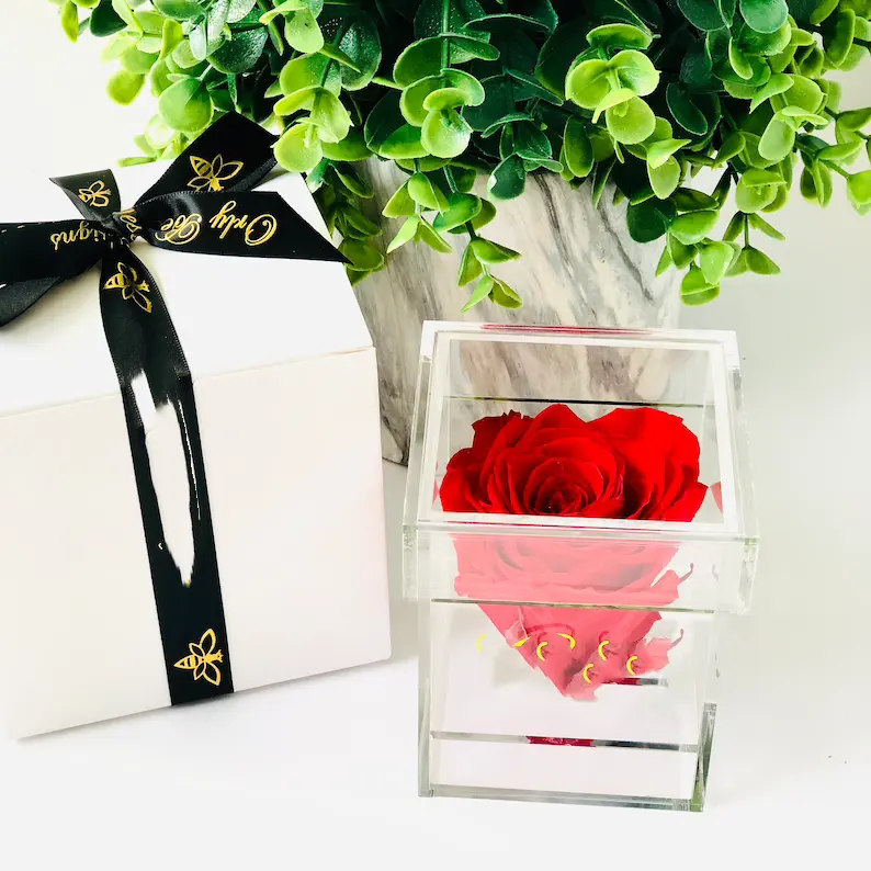 Conception personnalisée en acrylique transparent Boîte à roses unique Vase à fleurs pour la décoration de la chambre