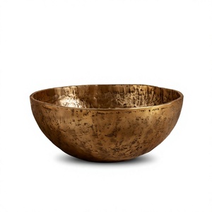 Tazón de Metal Hecho a Mano con Acabado Antiguo para Fines Decorativos y de Servicio de Alimentos - Product Image 1