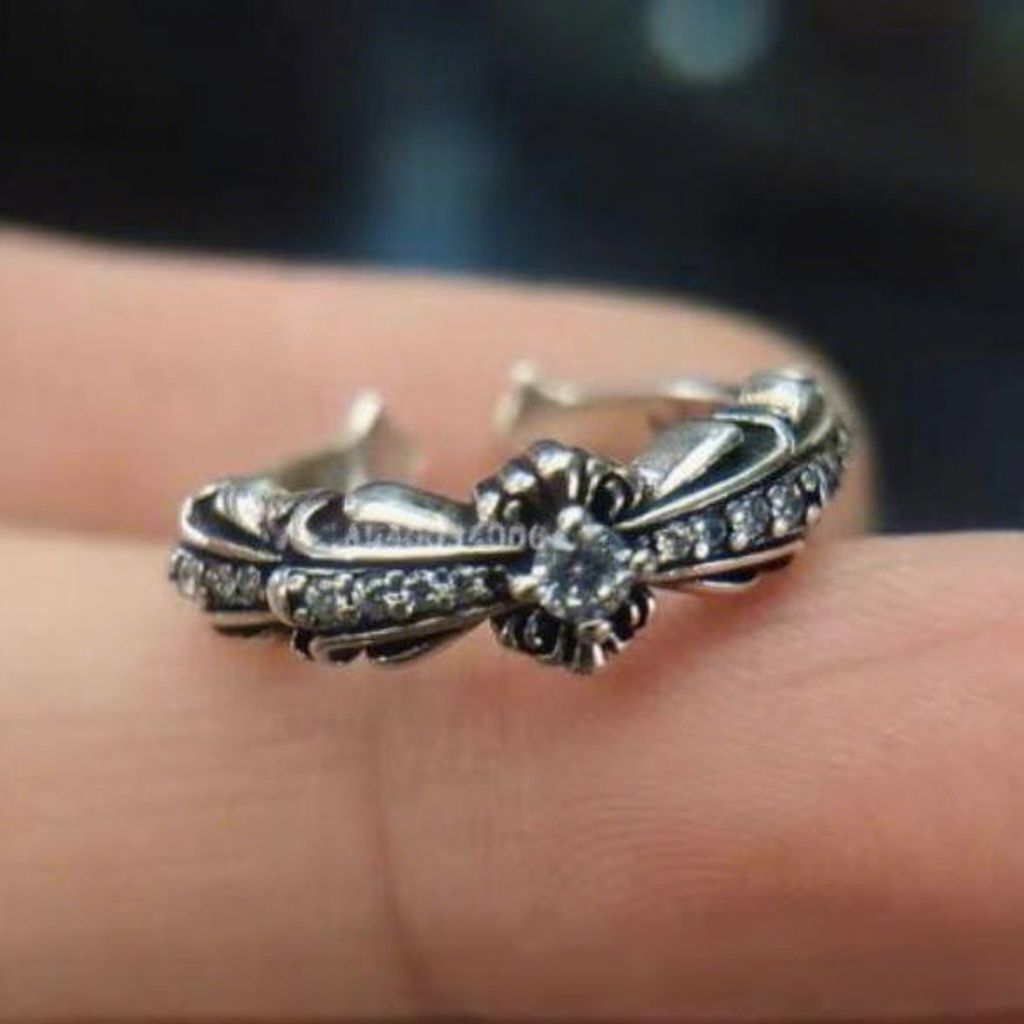 Croix de diamant blanc