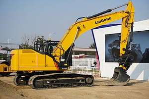 Excavadora de Orugas LIUGONG Oficial de 26 Toneladas 926F con Accesorios en Venta - Product Image 2