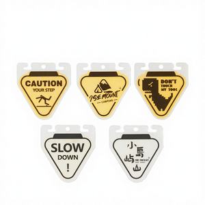 Señal de Advertencia Luminosa para Campamento al Aire Libre 2025, Portátil, de PP, Reflectante, Fluorescente, Triangular, con Luz, Accesorios Duraderos - Product Image 1