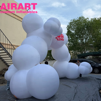 Arche gonflable blanche en forme de nuage. Arche gonflable en forme de nuage avec LED pour fête