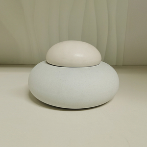 Vente <span class=keywords><strong>en</strong></span> gros de pots à bougies <span class=keywords><strong>en</strong></span> céramique de luxe pour la décoration intérieure, élégants pots à bougies de 39oz <span class=keywords><strong>en</strong></span> céramique d'<span class=keywords><strong>argile</strong></span> mate vides nordiques avec couvercle - Product Image 4