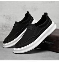 Vente en gros de mocassins pour hommes, bicolores noir et blanc, baskets plateforme, tige en tissu respirant, plaque de logo métallique personnalisée OEM