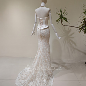 Robe de mariée sirène moderne LY126 avec appliques florales en cristal, longue, sans manches, motif en dentelle brodée et corset - Product Image 2