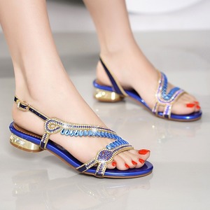 <span class=keywords><strong>Sandalias</strong></span> Xuanhui de Lujo, Sofisticadas y Atrevidas, con Tacón Bajo de 3 cm, de Cuero Genuino, con Decoración de Pedrería Dorada y Correa en el Tobillo para Mujer - Product Image 3