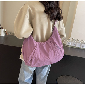 Bolso Hobo de Nailon Impermeable a la Moda, con una Sola Correa, Gran Capacidad, Adecuado para el Ocio Diario y Almacenamiento de Moda - Product Image 3