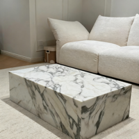 Table basse de luxe moderne, italienne, de luxe, personnalisée, blanche Calacatta, piédestal en marbre pour alto, base rectangulaire, bloc central