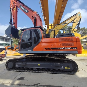 รถขุดมือสอง DOOSAN DX300LCA 22 ตัน เครื่องยนต์ Doosan ปั๊มไฮดรอลิก Kawasaki มอเตอร์ วาล์ว KYB ชั่วโมงการใช้งานต่ำ สภาพ 90% ใหม่ ราคาแข่งขัน ปี 2023 - Product Image 2