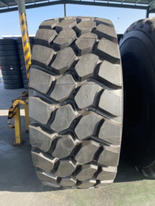 ยางลมคุณภาพสูง OTR E4 HADT01 26.5R25 ยางตันแบบไม่มียางในสำหรับรถตักล้อยาง - Product Image 1