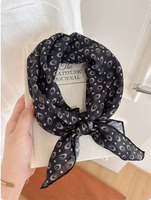 Op maat gemaakte digitale print katoenen vierkante sjaal 55*55cm bandana lichtgewicht ademend accessoire voor dagelijks gebruik, reizen, styling en bruiloften