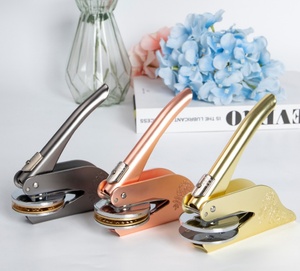 Fabricación de abrazaderas metálicas con logotipo en relieve, máquinas de estampado, herramientas de estampado para tarjetas, sellos de estampado, sellos de grabado - Product Image 1