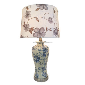 Lampe de table en céramique moderne avec port USB et prise de courant, abat-jour en lin et base noire pour chambre d'hôtes, chambre à coucher, salon - Product Image 5