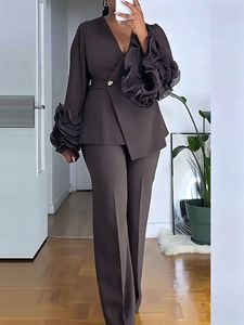 Nuovo Completo Blazer da Donna a Maniche Lunghe <span class=keywords><strong>con</strong></span> Finiture in <span class=keywords><strong>Pizzo</strong></span> sui Polsini, Vestibilità Slim <span class=keywords><strong>con</strong></span> Pantaloni Abbinati - Product Image 2